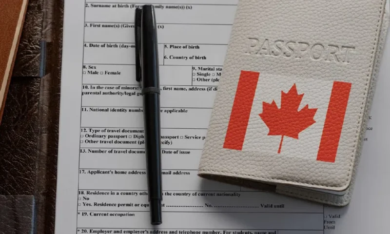 نکات مهم درباره نحوه تبدیل ویزای توریستی به کاری در کانادا