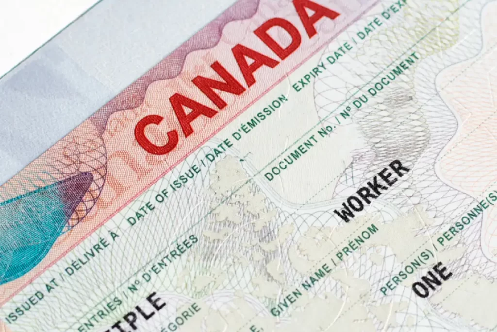 مدت زمان صدور ویزای کاری کانادا، تقریبا ۱۵۰ روز پس از درخواست ویزا است.